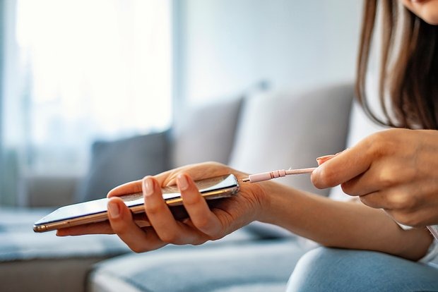 Раскрыт риск подключения смартфона к розетке
