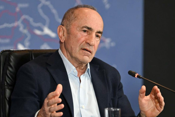 Кочарян призывает вернуть Армению в лоно России