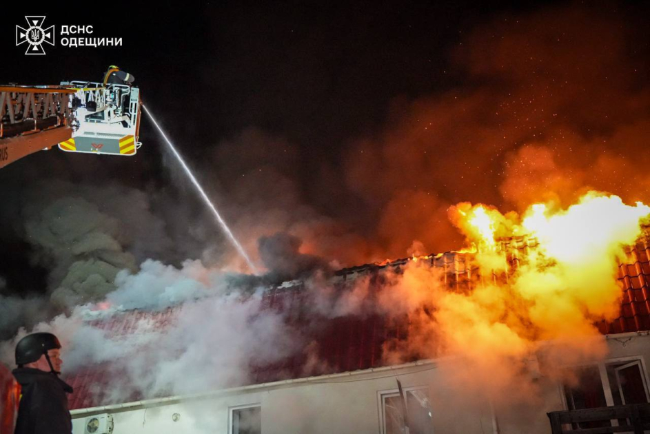 
Одесса подверглась атаке дронов, есть погибшие и раненые