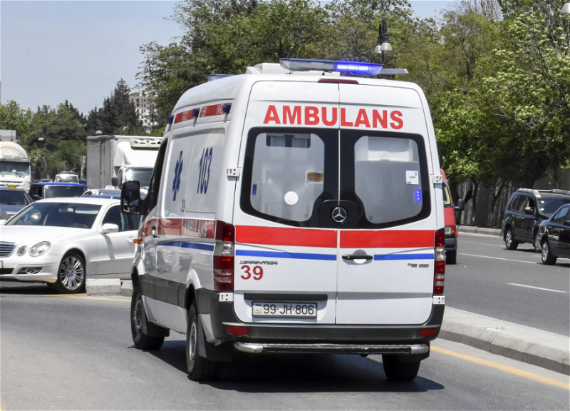 В Баку школьник ранил своего сверстника