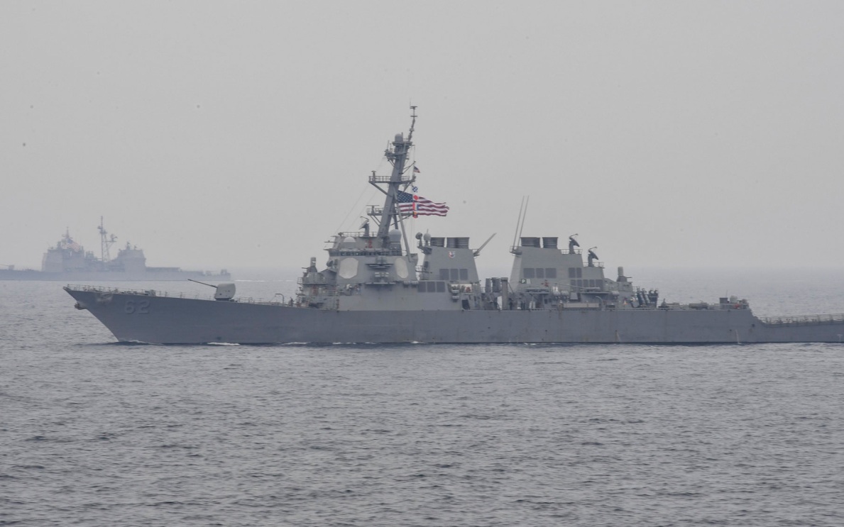 США впервые почти за 40 лет использовали палубные пушки для атаки судна