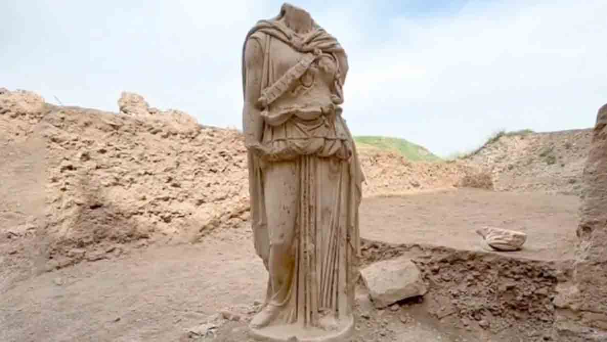 В Турции обнаружили двухметровую статую Афины: чем она уникальна