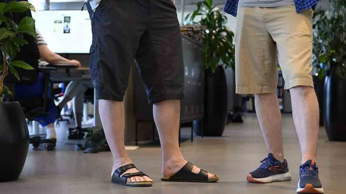 В Токио к сотрудникам обратились со странной просьбой из-за жары