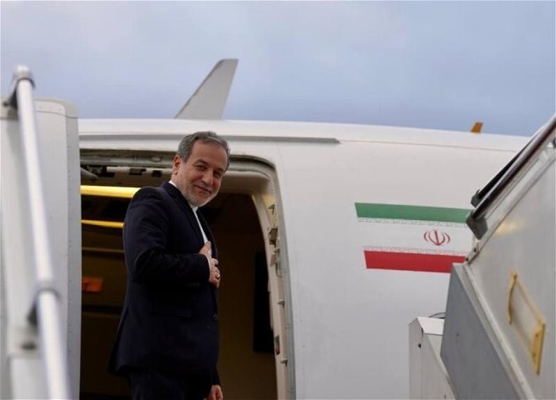 Арагчи отправился в Оман