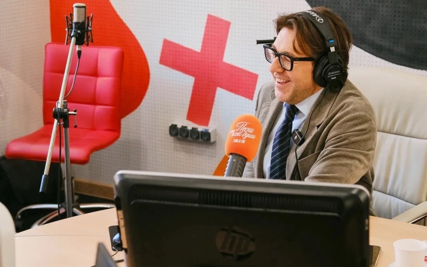 Андрей Малахов открыл вещание радиостанции "Песни от всей души"