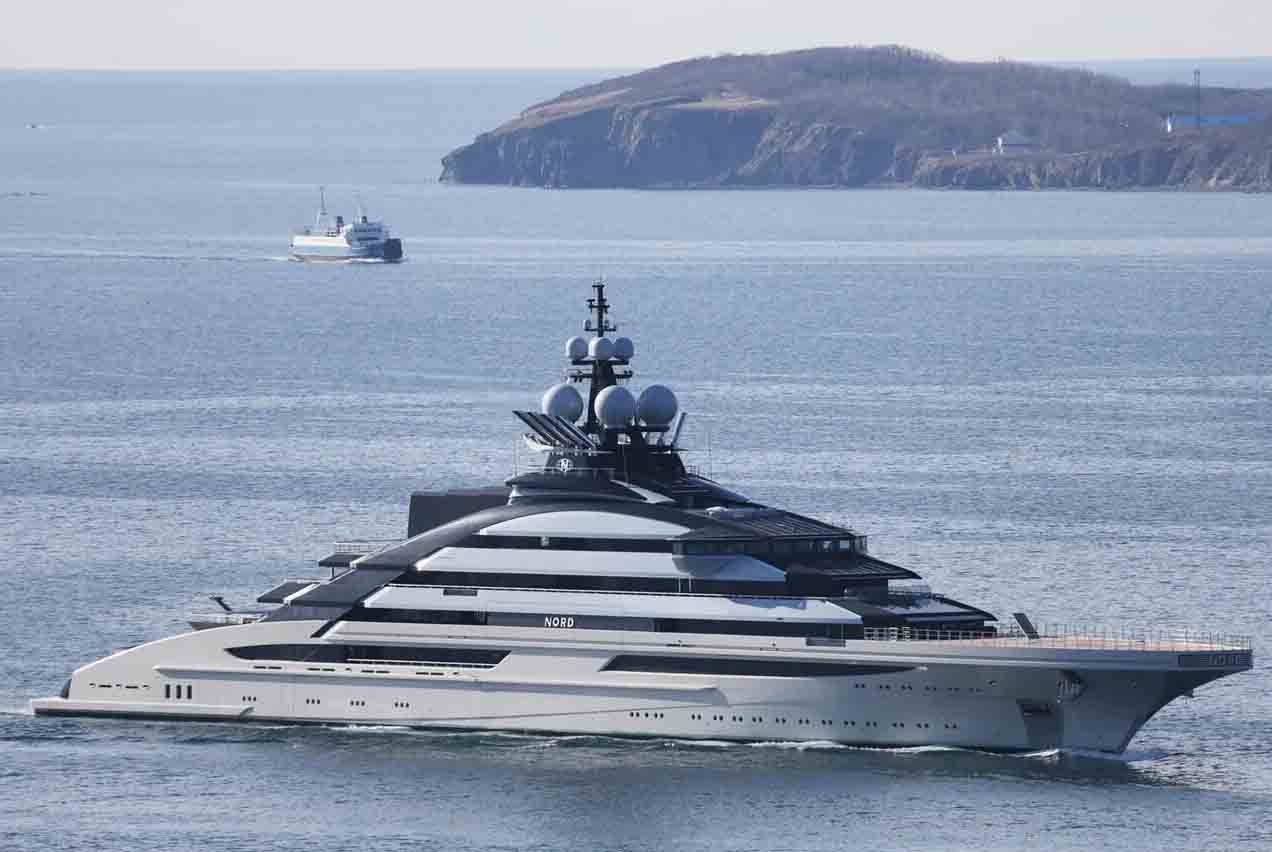 Яхта российского олигарха стоимостью $500 млн прошла через Ормузский пролив