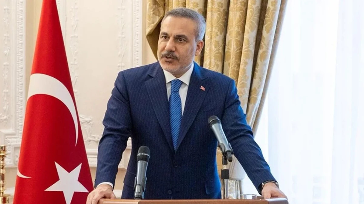 
Хакан Фидан провел телефонные переговоры с главами МИД Ирана и Пакистана