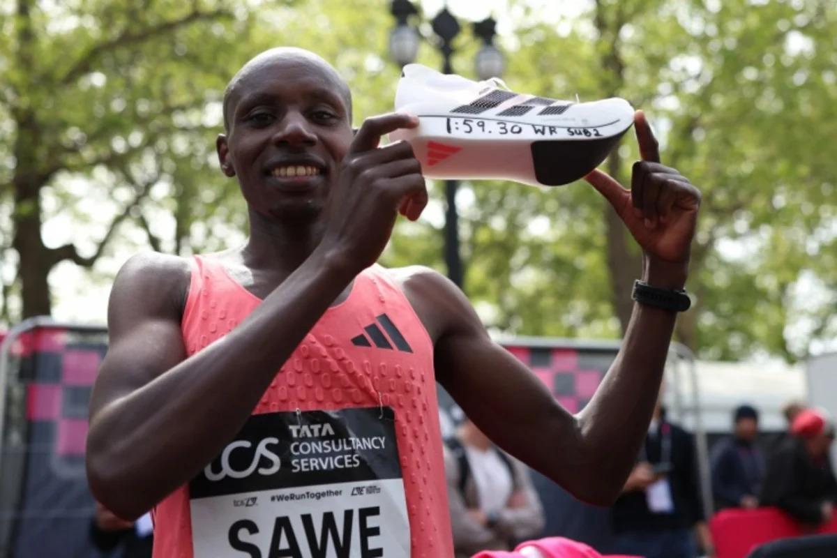 
Кенийский бегун установил рекорд на Лондонском марафоне