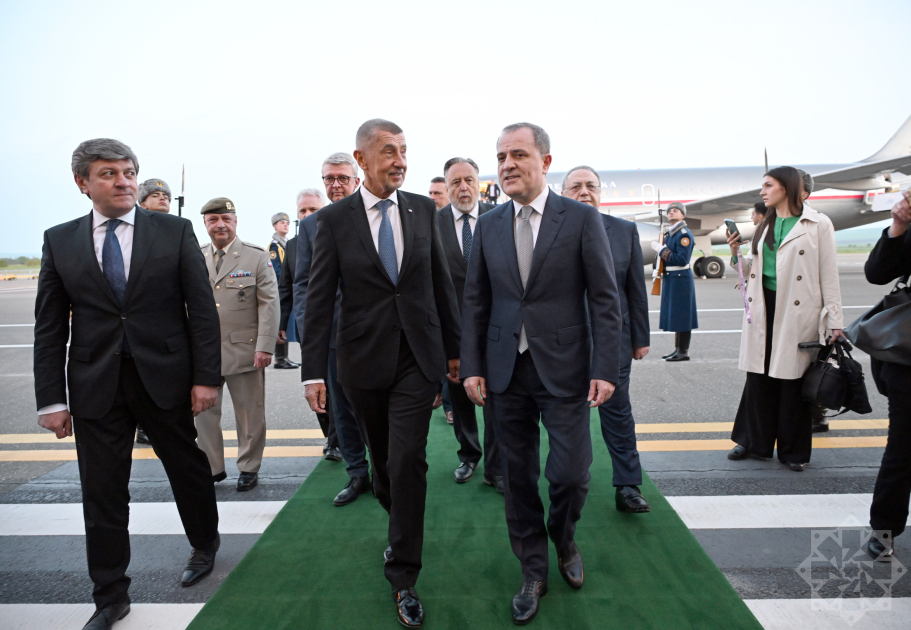 
Премьер-министр Чехии прибыл с визитом в Азербайджан