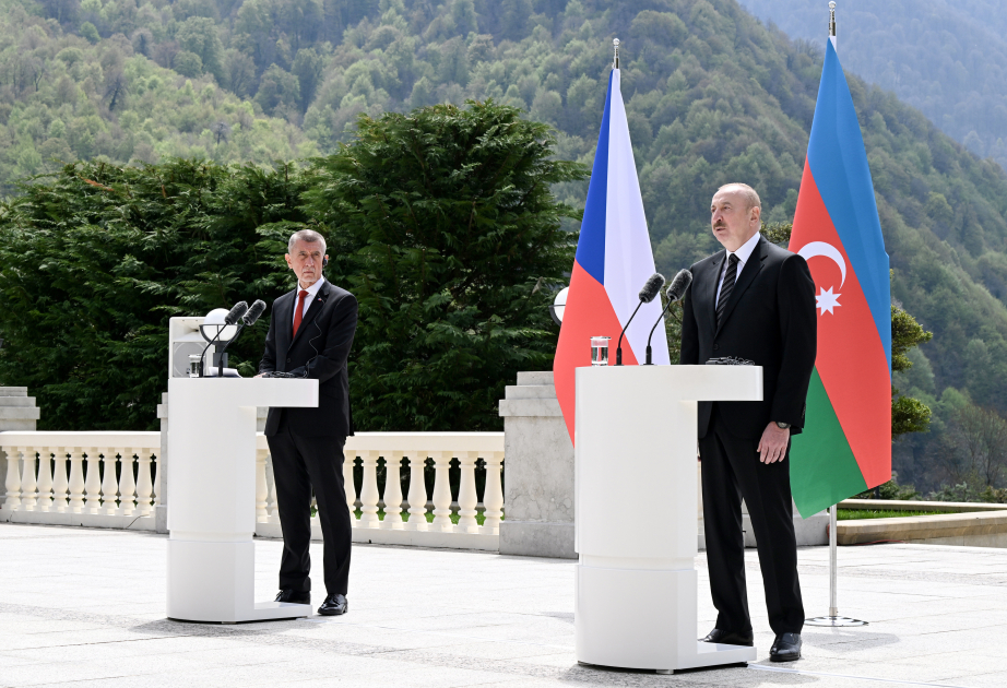 
Президент Ильхам Алиев: У нас очень активный политический диалог с Чехией