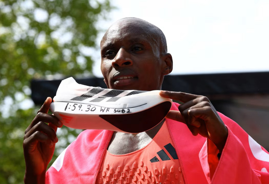 
Акции Adidas выросли после рекорда в марафоне с &laquo;суперкроссовками&raquo;