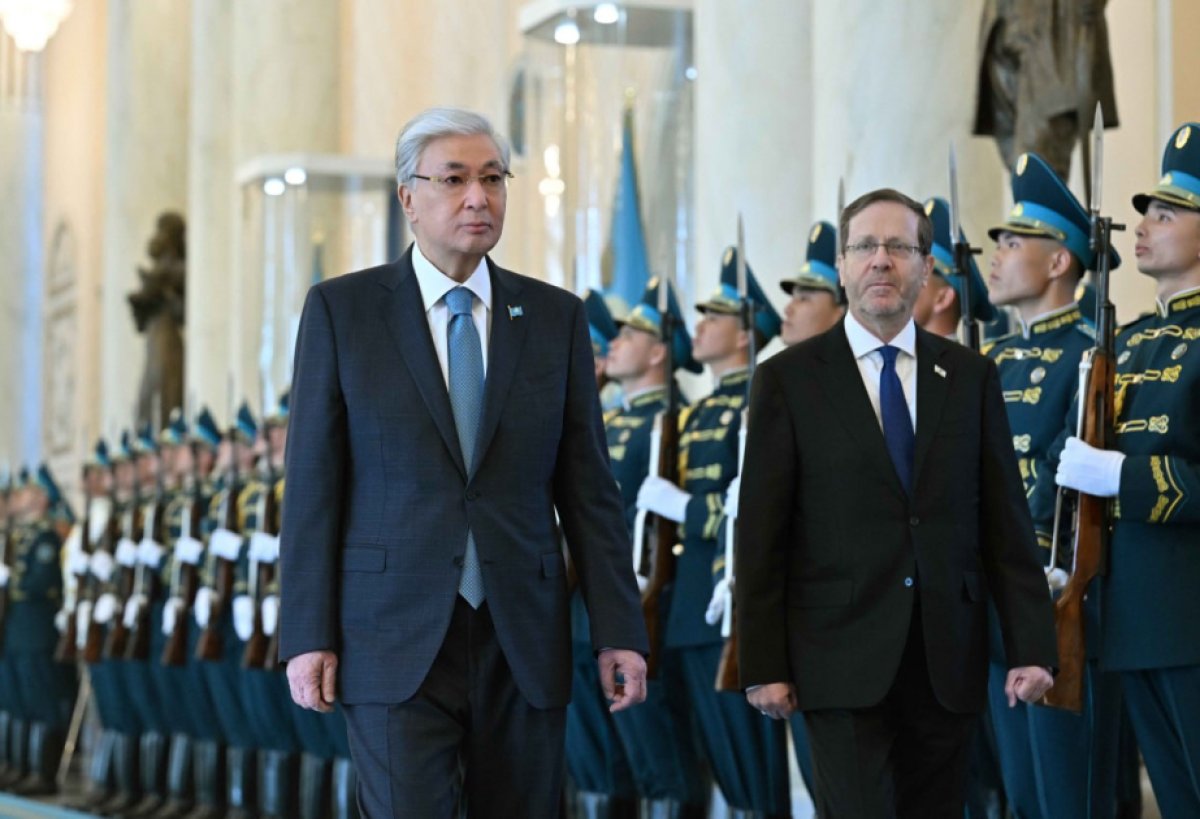 Герцог прилетел в Астану