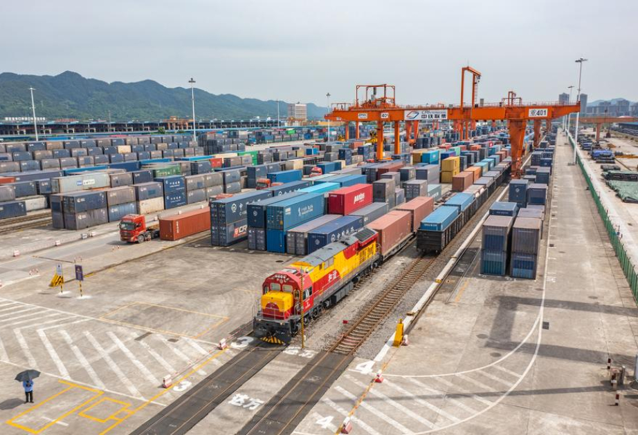 Время доставки грузов из Сианя в Баку сократилось до 15 дней