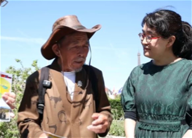 76-летний казахстанец пешком дошел до Парижа