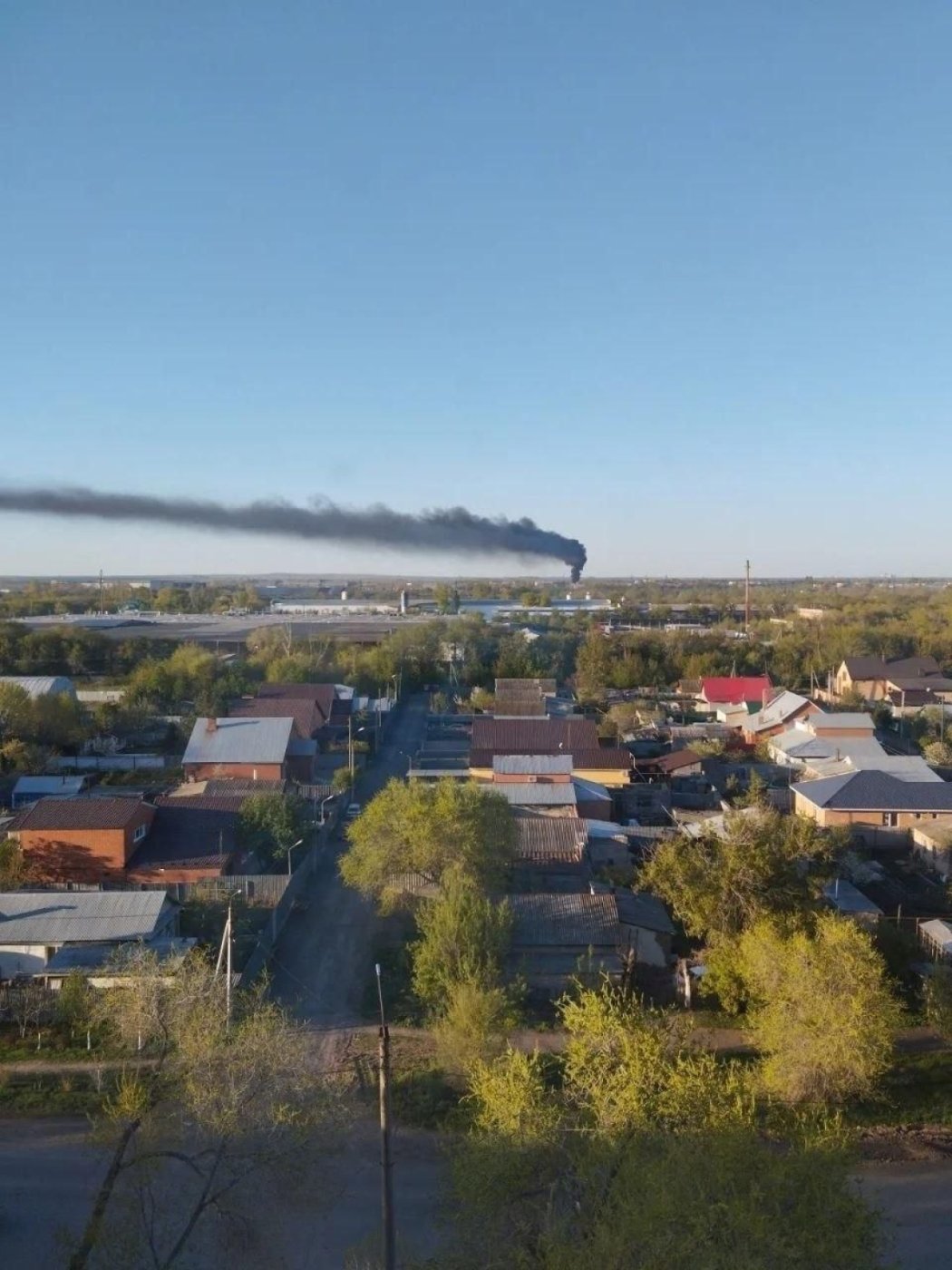 Дроны ВСУ атаковали Орск, Пермь и Крым: горит НПЗ, взрывы на аэродромах