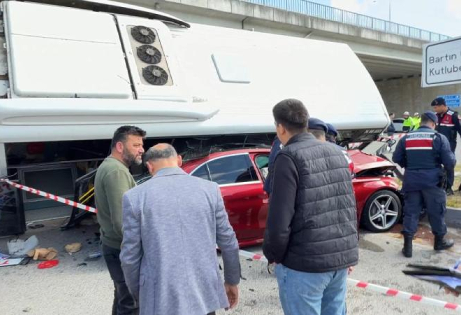 
В ДТП с пассажирским автобусом в Турции пострадали 12 человек
