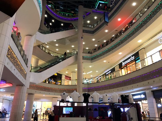 Какое будущее ждет торговые центры?