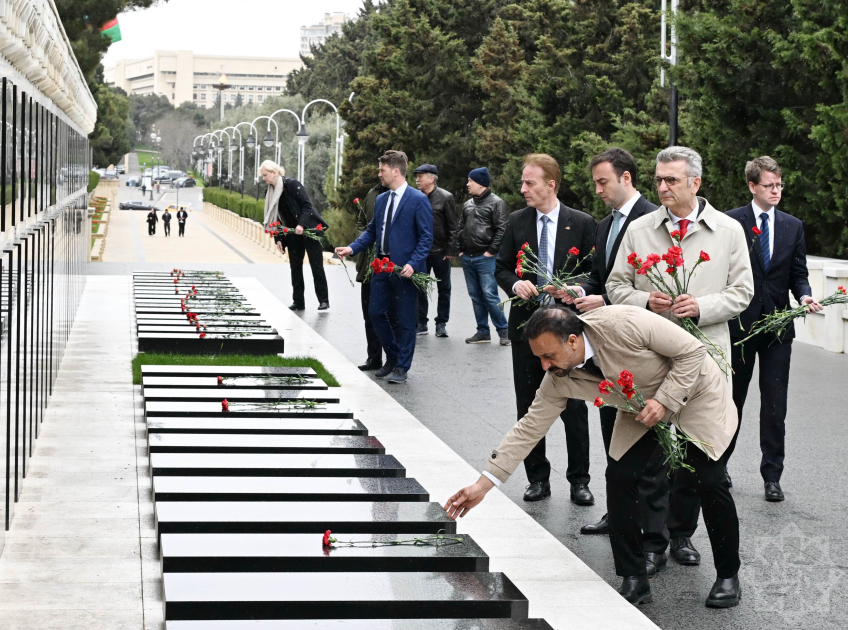 
Делегация Бундестага Германии посетила Шехидляр хиябаны