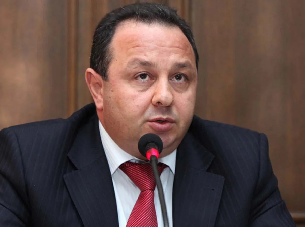 Экс-замминистру обороны Армении предъявлены обвинения по делу о коррупции
