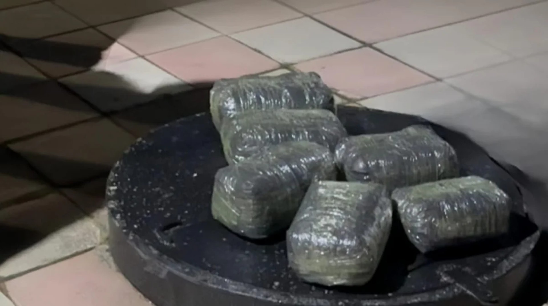 В Огузе задержаны двое подозреваемых в наркокурьерстве с 13 кг марихуаны