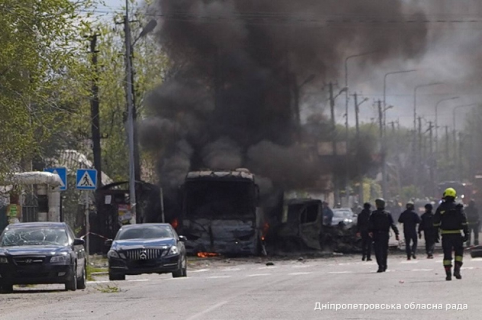 
Россияне атаковали ударным беспилотником пригород Днепра, есть жертва