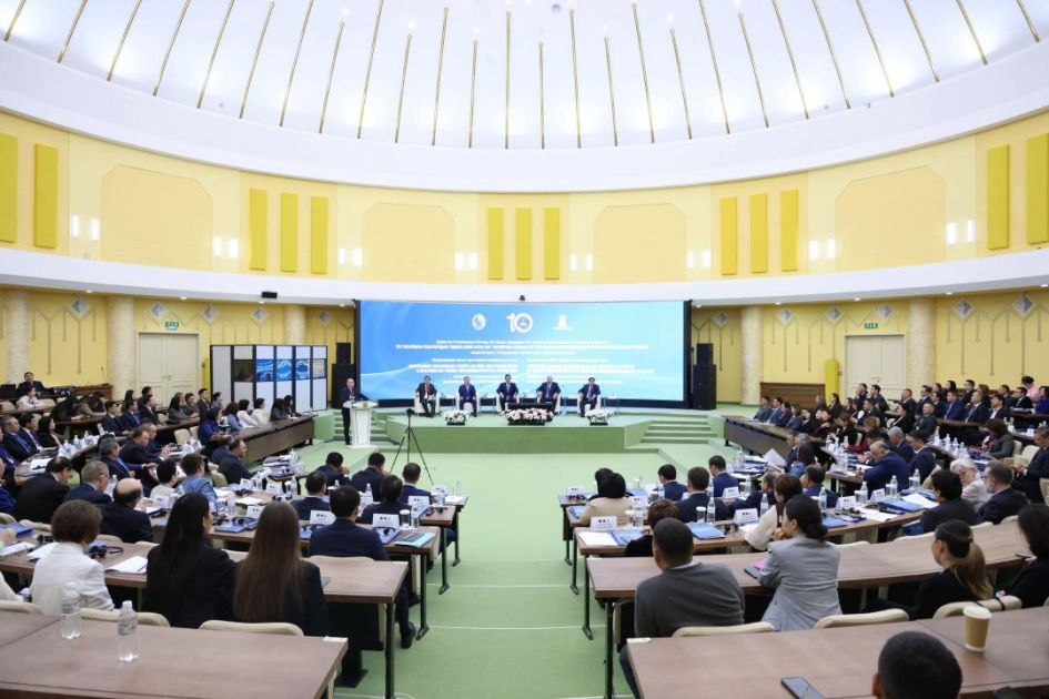 
Азербайджан представлен на конференции по вопросам судебного образования в Астане