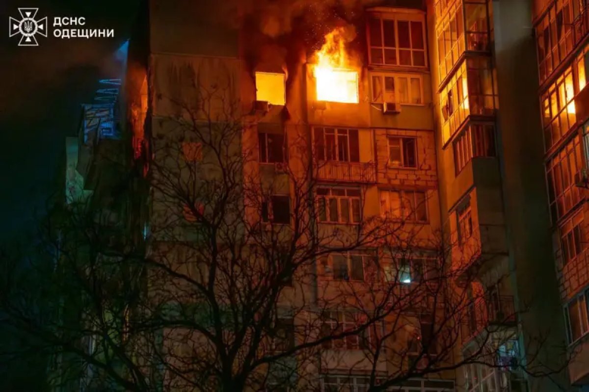 Снова Одесса. Горят многоэтажки