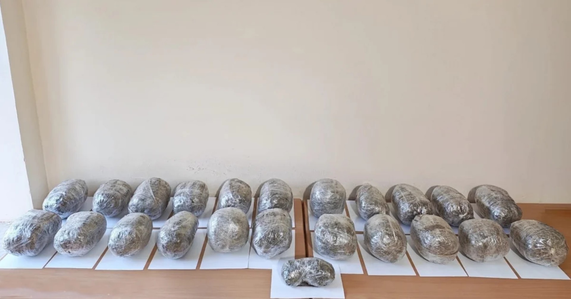 
В Азербайджане пресечена попытка ввоза свыше 55 кг марихуаны из Ирана