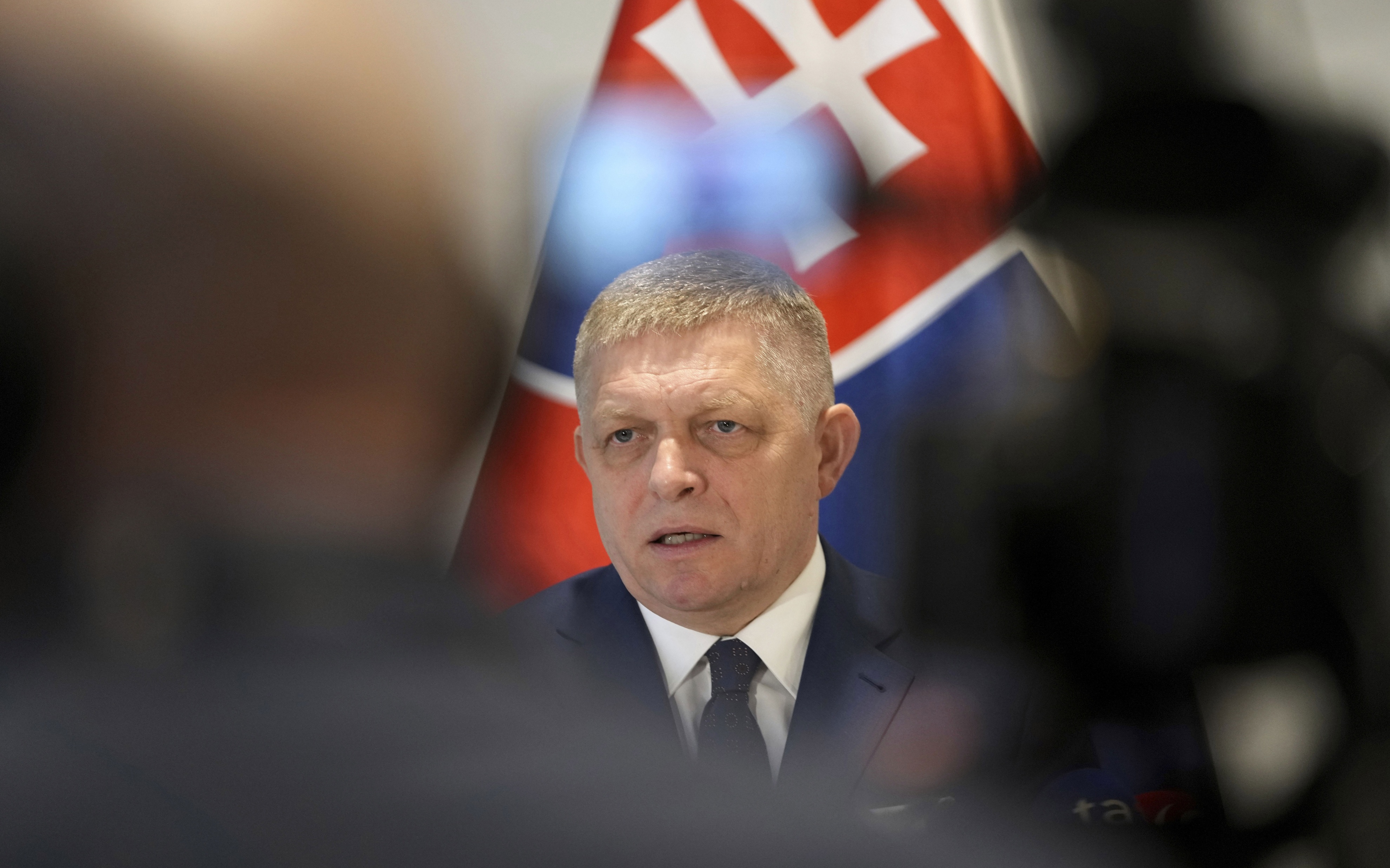 Чехия разрешила Фицо перелет в Россию на День Победы