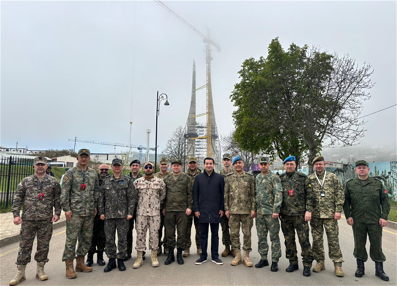 Хикмет Гаджиев поделился фото с военными атташе в Шуше