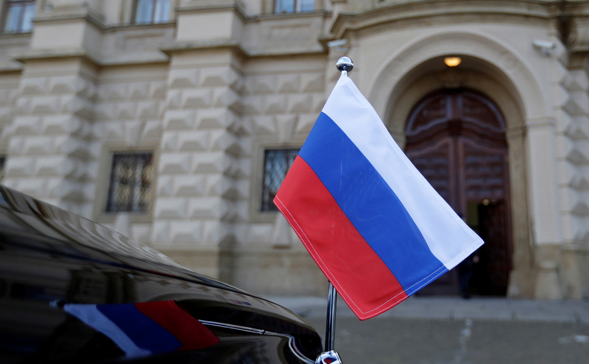 
Австрия выслала трех российских дипломатов из страны