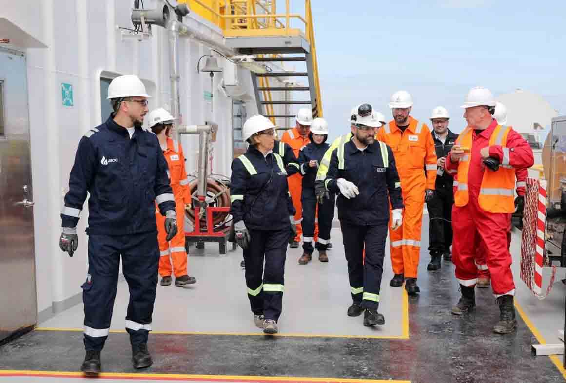 Представители SOCAR ознакомились с работами на буровой установке "Нептун"
