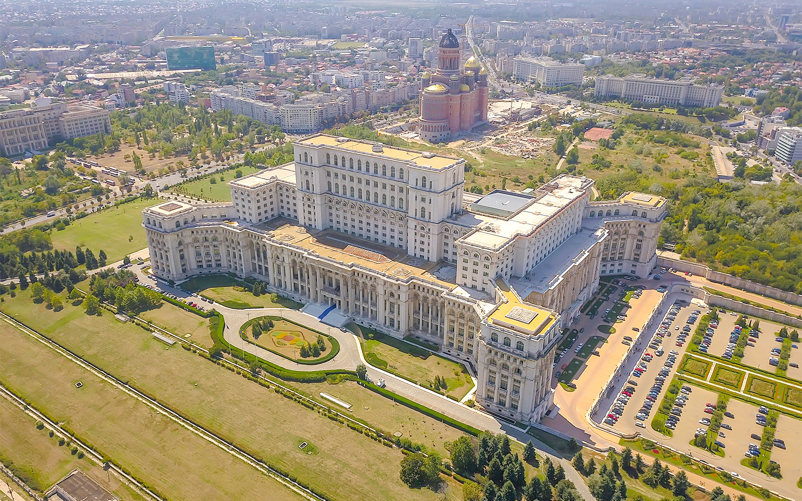 Румынский парламент вынес вотум недоверия правительству
