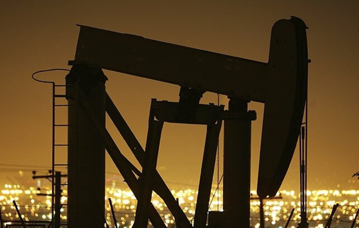 
Запасы нефти рекордно падают