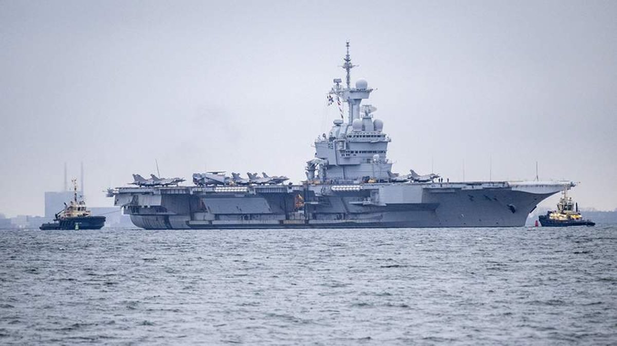 
&laquo;Шарль де Голль&raquo; в Красном море