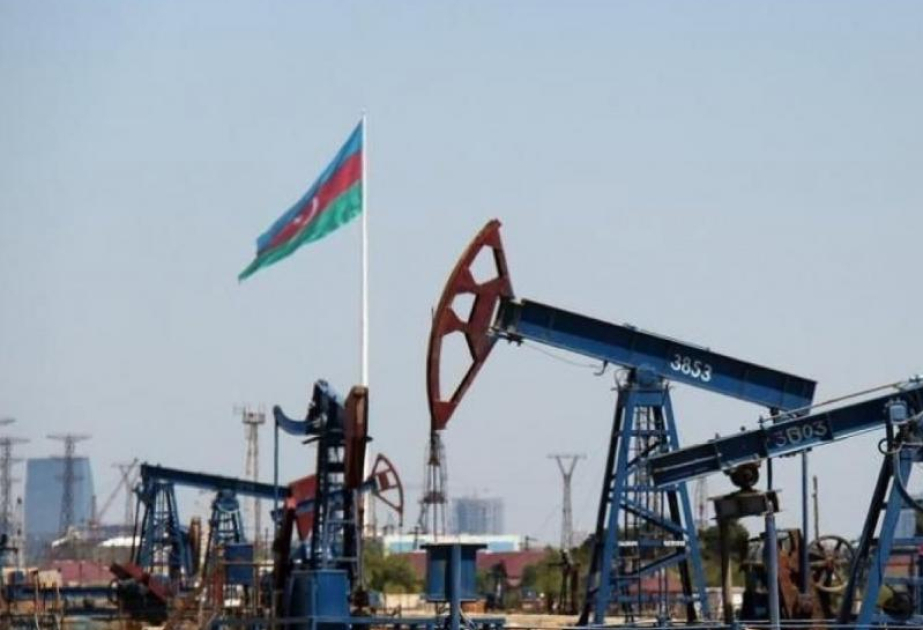 
Азербайджанская нефть торгуется по цене 105 долларов