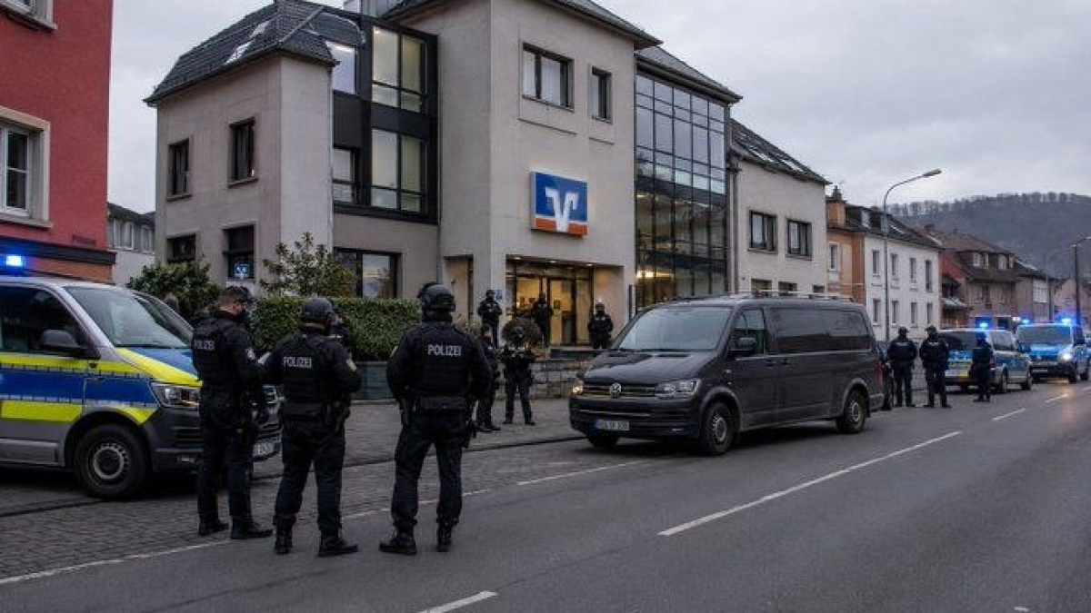 В Германии напали на банк и взяли заложников