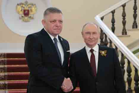 Фицо рассказывает Путину о путешествии в Москву