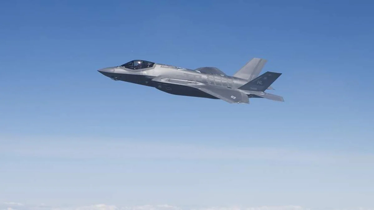 
Истребитель США F-35 подал аварийный сигнал над Аравийским полуостровом