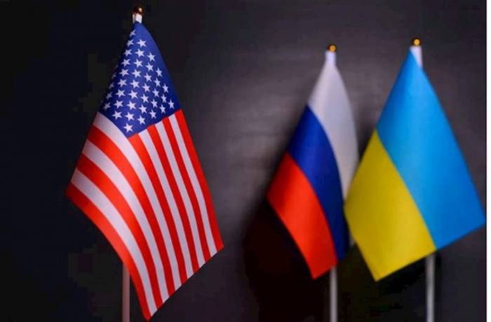 Американцы меняют курс: меньше помощи Киеву, больше контактов с Москвой