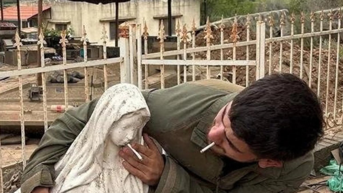 
Израильских военных наказали за осквернение статуи Девы Марии в Ливане