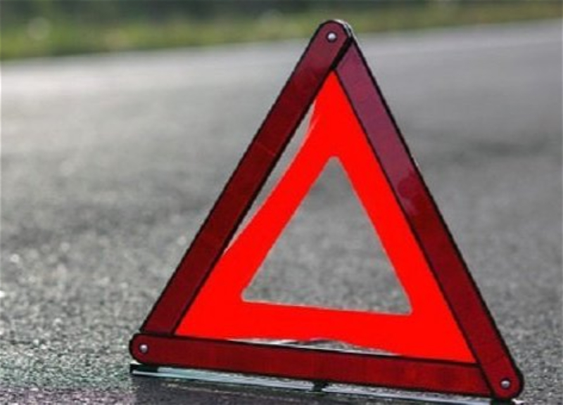 В Баку пассажирский автобус столкнулся с легковым автомобилем