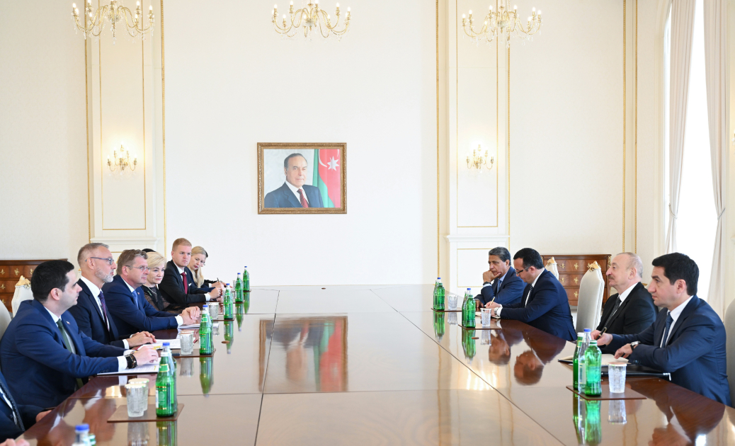 
Президент Ильхам Алиев принял делегацию во главе с председателем Национального совета Словакии