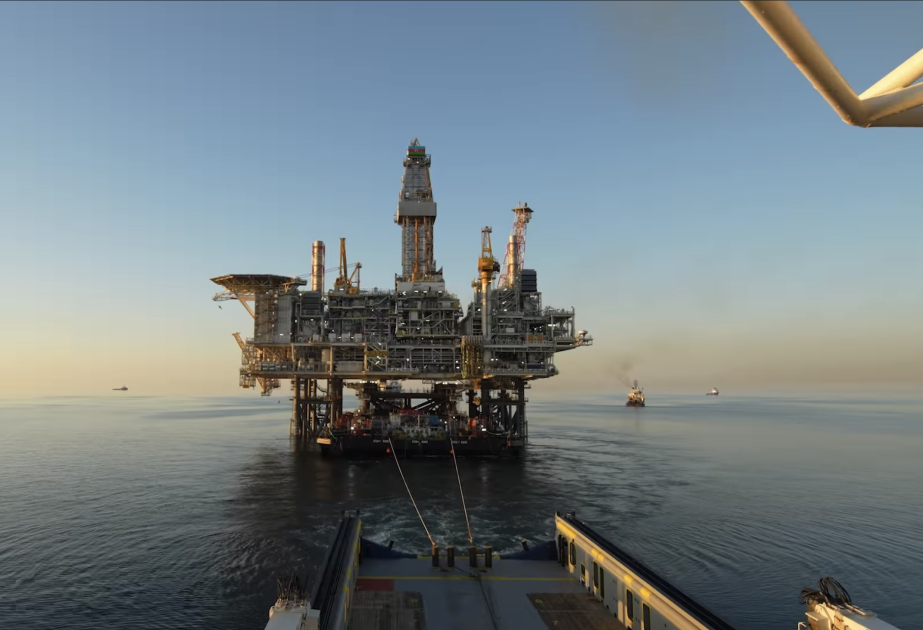 
Азербайджанская нефть торгуется по цене 115 долларов
