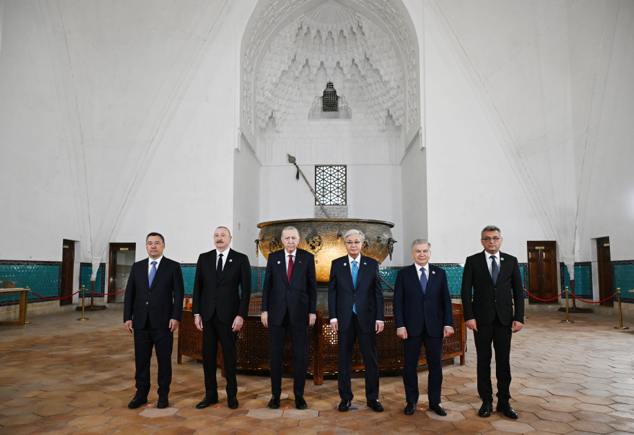 Президент Ильхам Алиев и другие участники неформального Саммита ОТГ ознакомились с рядом культурных объектов в Туркестане