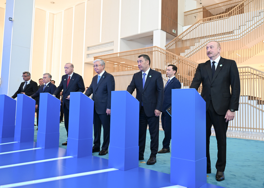 Президент Ильхам Алиев и другие участники неформального Саммита ОТГ приняли участие в церемонии закладки фундамента Центра тюркской цивилизации