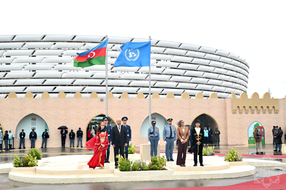 WUF13: Подняты флаги ООН и Азербайджанской Республики