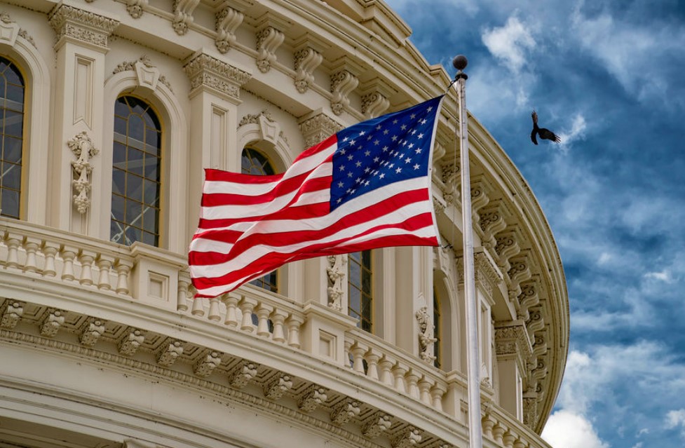 Госдолг США вырос почти на $450 млрд на фоне конфликта с Ираном