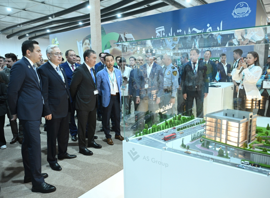Официальные лица Казахстана в рамках WUF13 ознакомились с выставкой Urban Expo