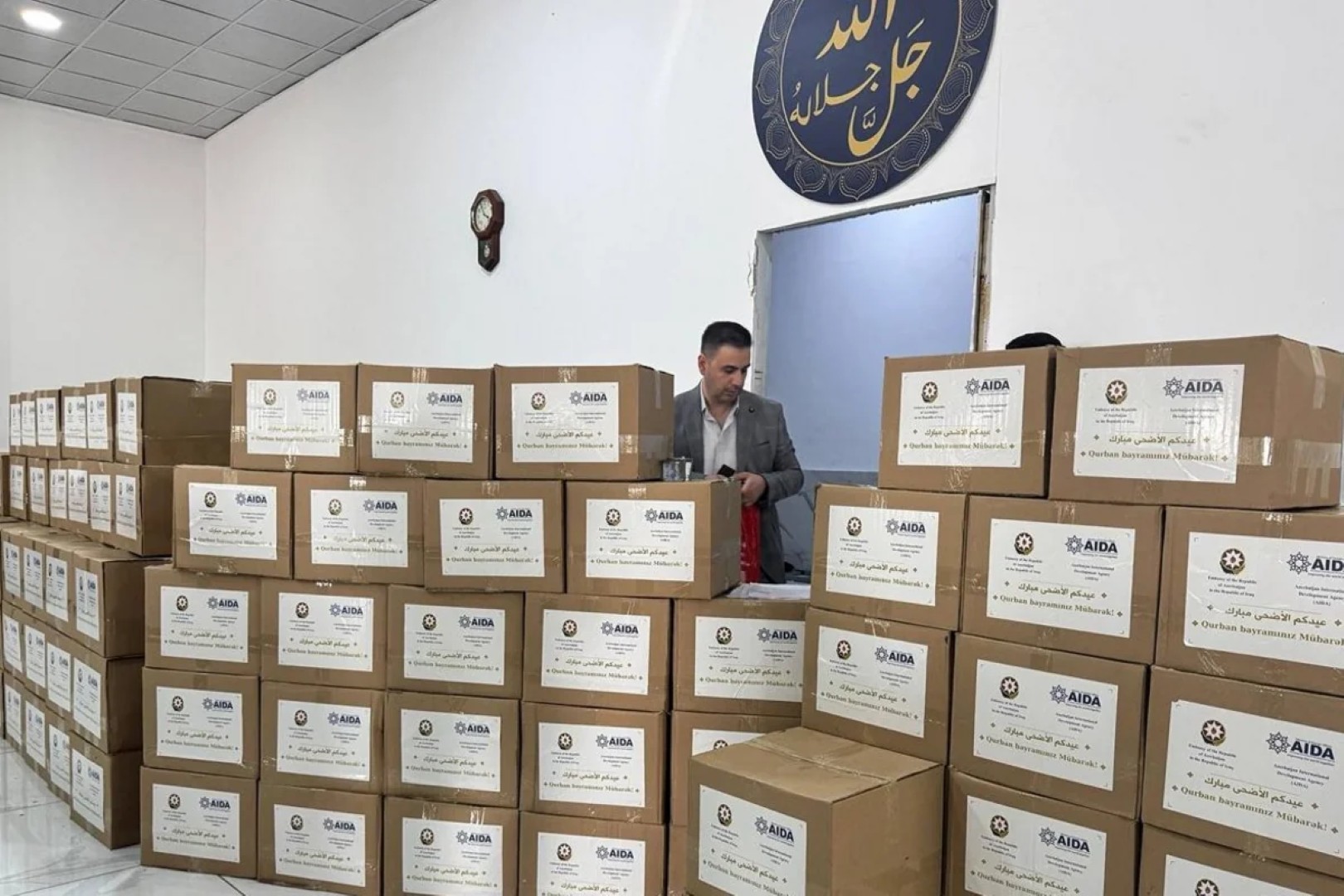 
Азербайджан доставил продуктовые наборы 150 семьям в Киркуке